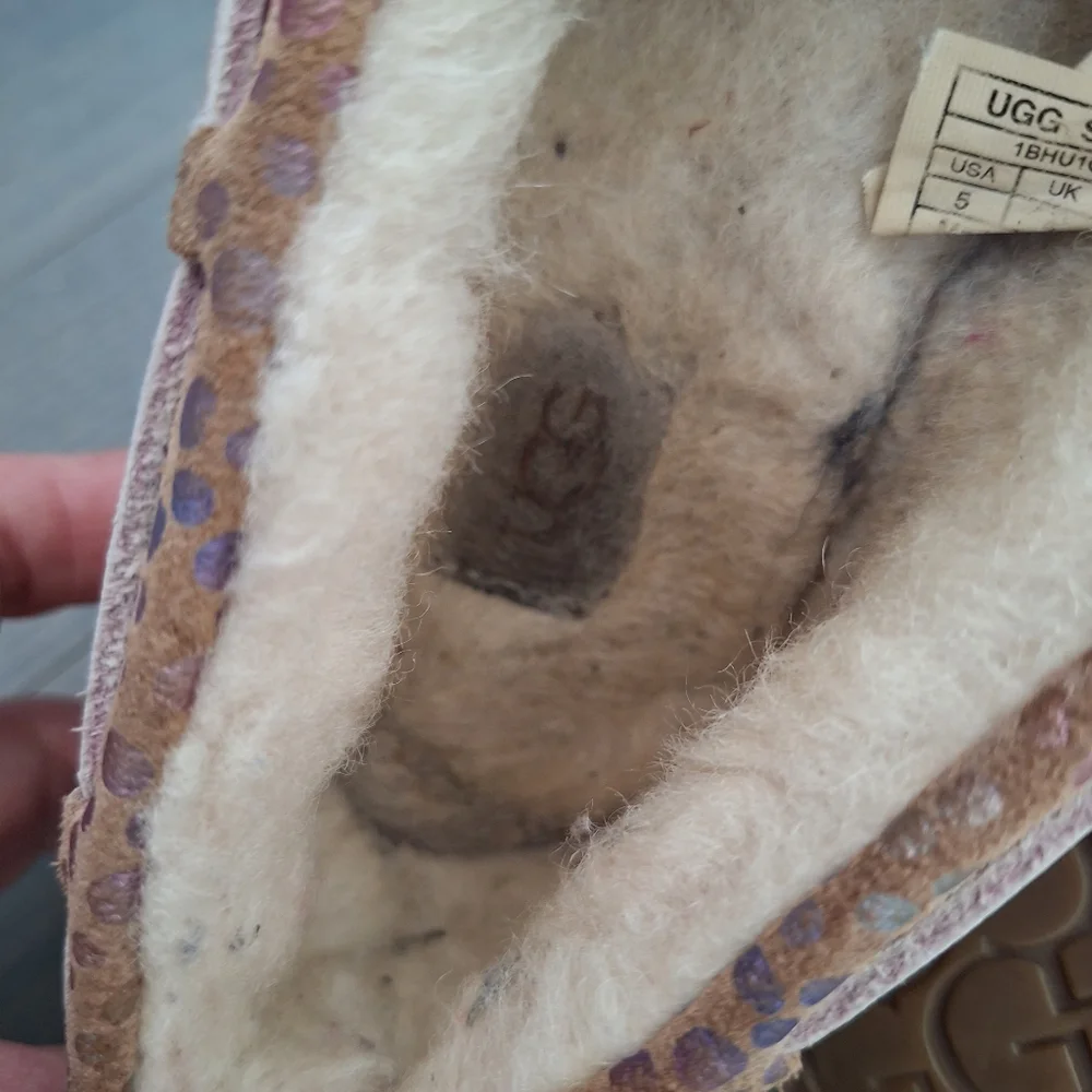 UGG Dakota Spots Slipper Kids size 5